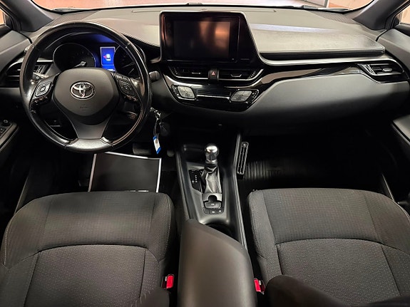 Toyota C-HR 16 of 24