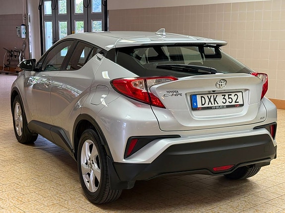 Toyota C-HR 5 of 24