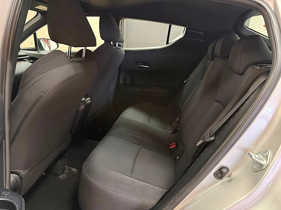 Toyota C-HR 15 of 24