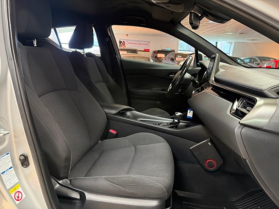 Toyota C-HR 18 of 24