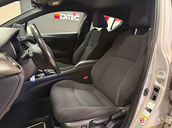Toyota C-HR 13 of 24