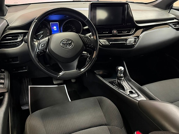 Toyota C-HR 14 of 24