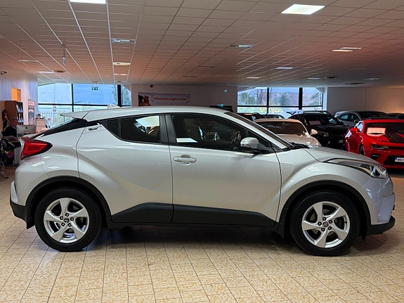 Toyota C-HR 8 of 24