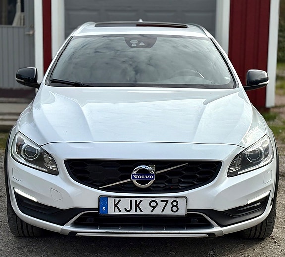 Volvo V60 Cross Country 2 of 30