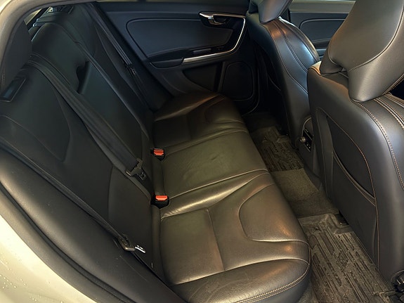 Volvo V60 Cross Country 21 of 30