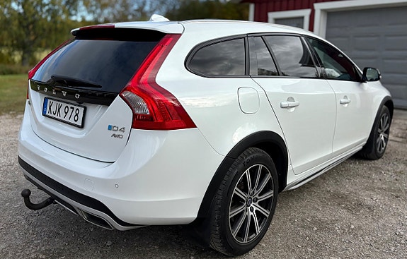 Volvo V60 Cross Country 8 of 30