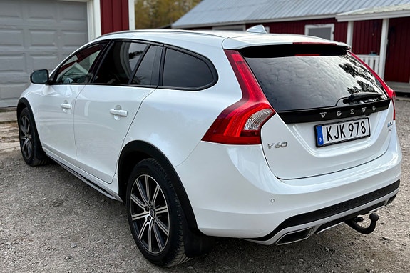 Volvo V60 Cross Country 7 of 30