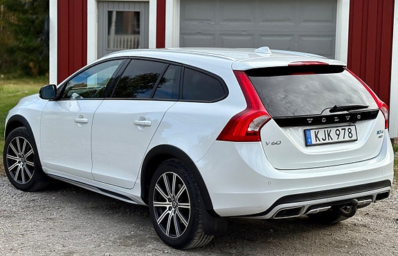 Volvo V60 Cross Country 5 of 30