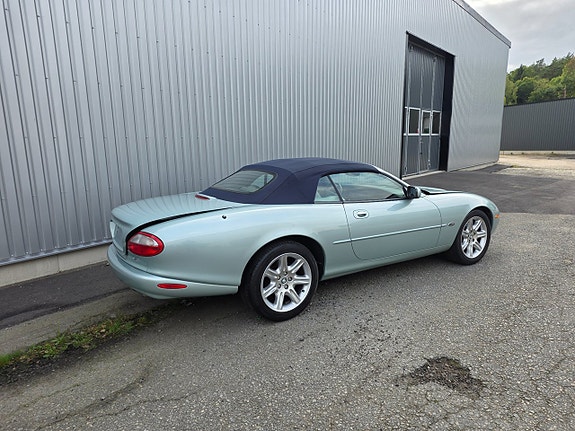 Jaguar XK 2 of 8