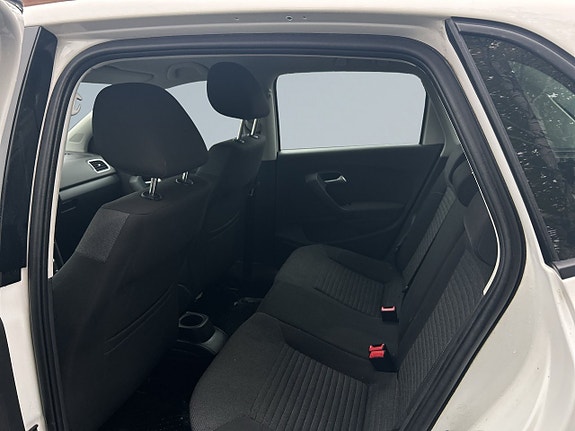 Volkswagen Polo 13 of 21