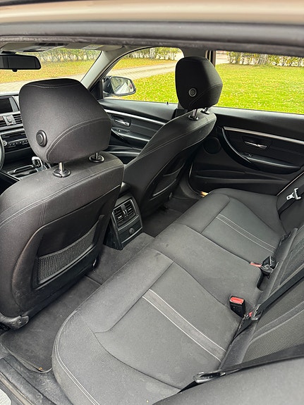 BMW 320d 12 of 14
