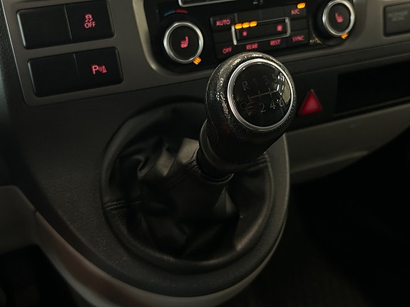 Volkswagen Caravelle 24 of 26