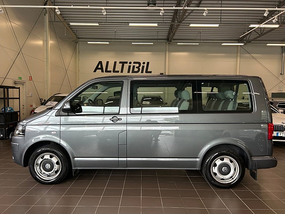 Volkswagen Caravelle 4 of 26