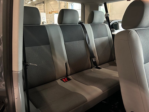 Volkswagen Caravelle 15 of 26