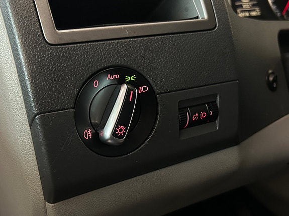 Volkswagen Caravelle 25 of 26