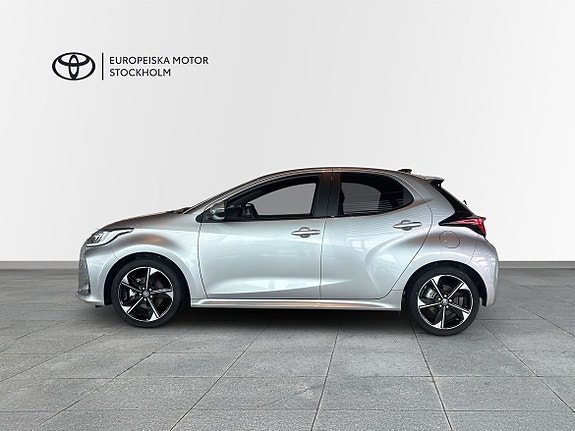 Toyota Yaris 3 of 9