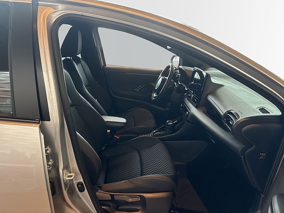 Toyota Yaris 6 of 9
