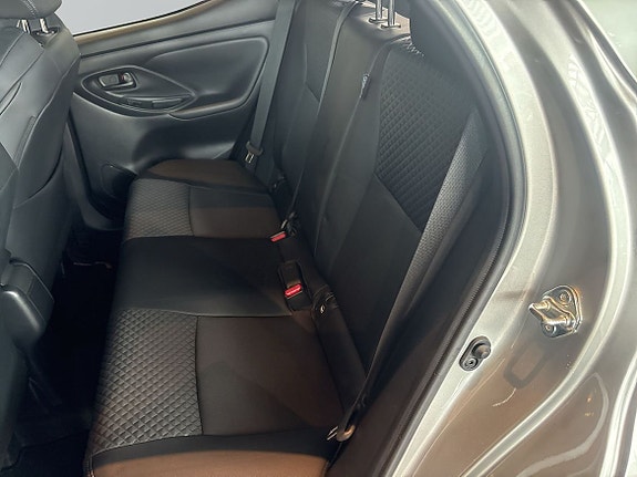 Toyota Yaris 7 of 9