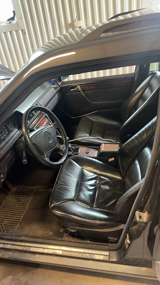 Mercedes-Benz 300 TD 11 of 13