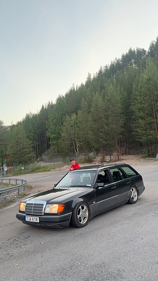 Mercedes-Benz 300 TD 6 of 13