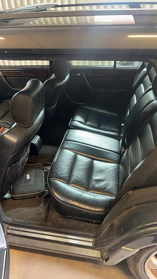 Mercedes-Benz 300 TD 12 of 13