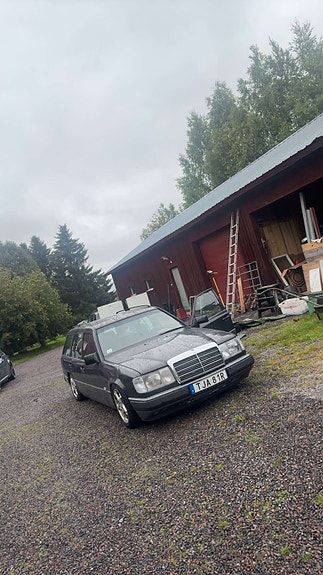Mercedes-Benz 300 TD 4 of 13
