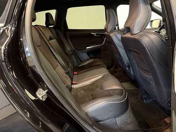 Volvo XC60 13 of 25