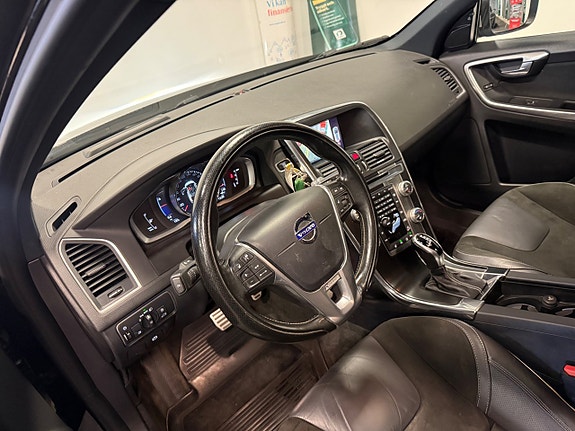 Volvo XC60 12 of 25