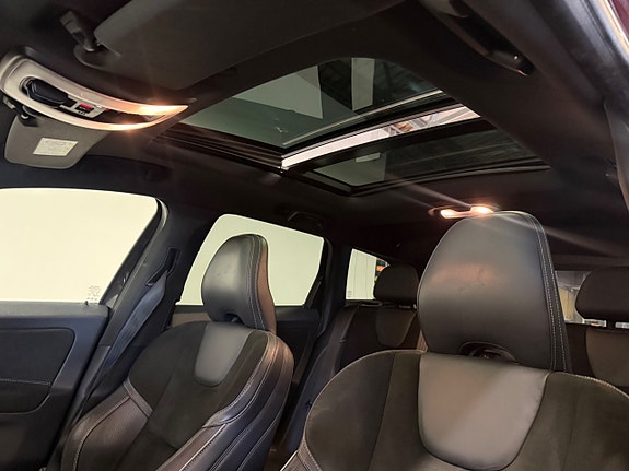Volvo XC60 10 of 25