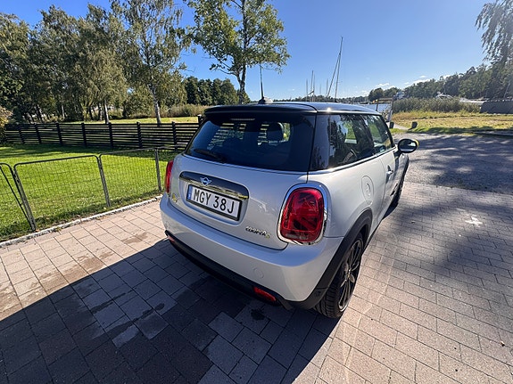 MINI Cooper SE 4 of 10