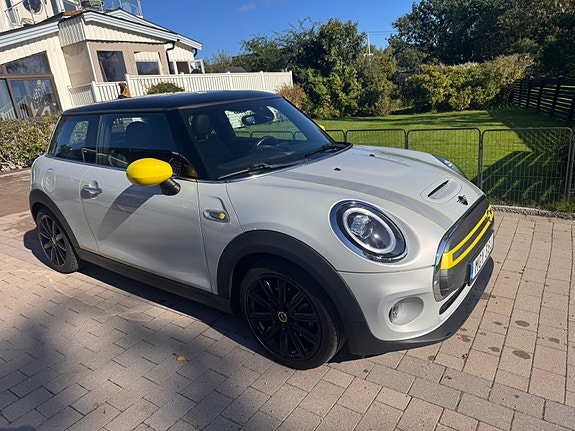 MINI Cooper SE 2 of 10
