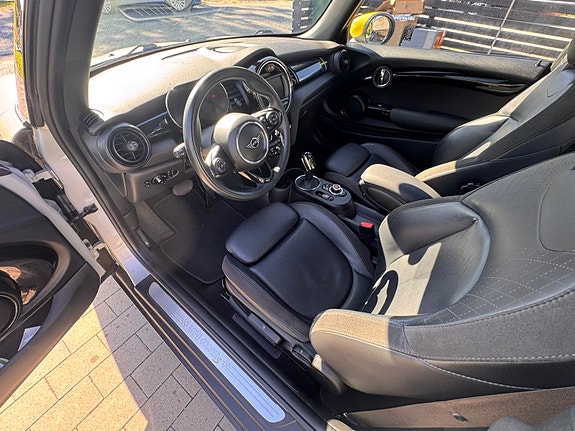 MINI Cooper SE 8 of 10