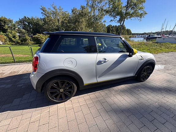 MINI Cooper SE 3 of 10