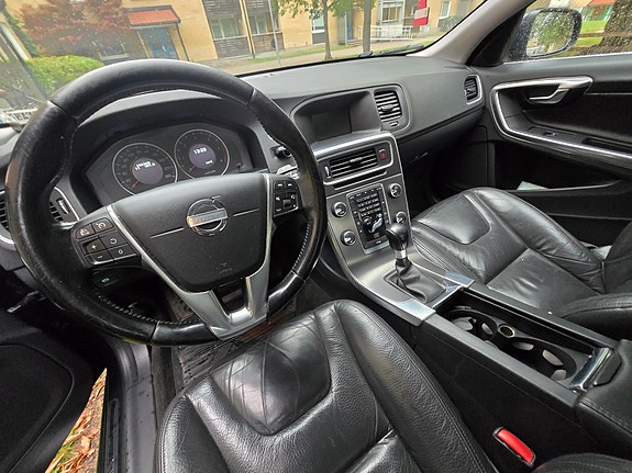 Volvo S60 2 of 5