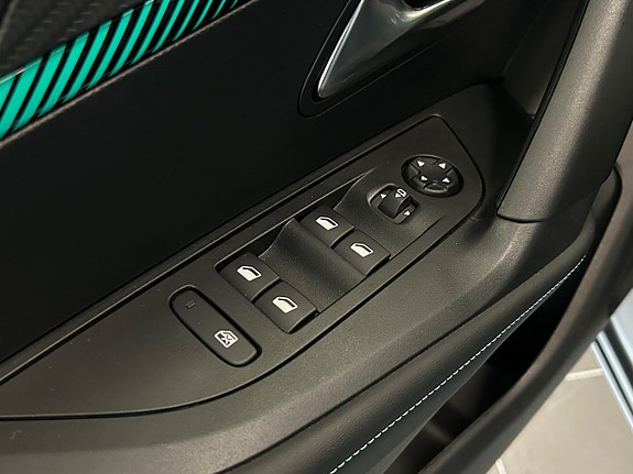 Peugeot 2008 27 of 27