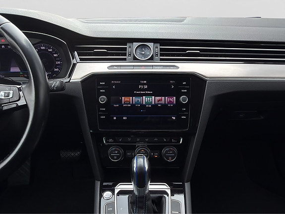 Volkswagen Passat 17 of 30