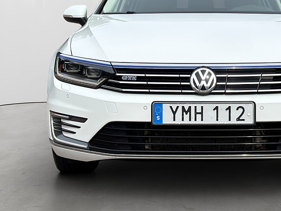 Volkswagen Passat 5 of 30