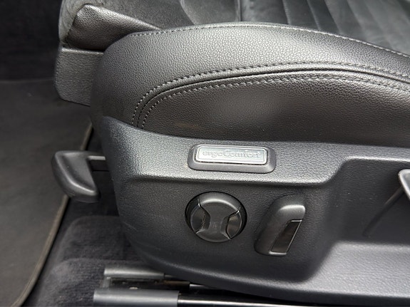 Volkswagen Passat 12 of 30