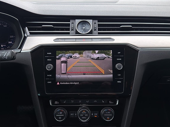 Volkswagen Passat 23 of 30