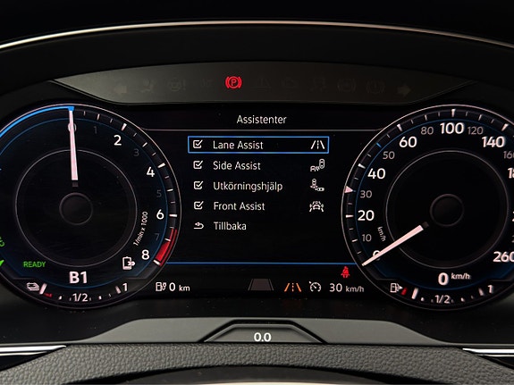 Volkswagen Passat 16 of 30