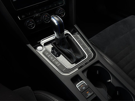 Volkswagen Passat 27 of 30