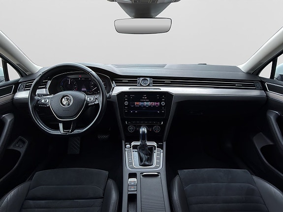 Volkswagen Passat 13 of 30