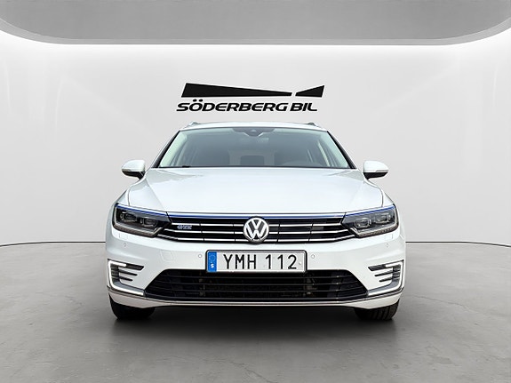 Volkswagen Passat 4 of 30