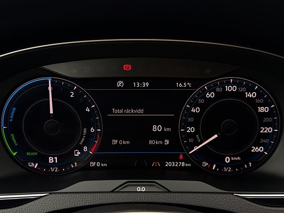 Volkswagen Passat 15 of 30