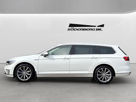 Volkswagen Passat 7 of 30
