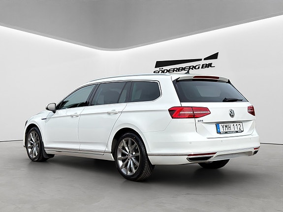 Volkswagen Passat 30 of 30