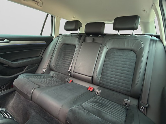Volkswagen Passat 28 of 30