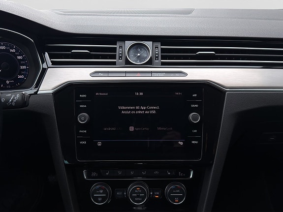 Volkswagen Passat 25 of 30