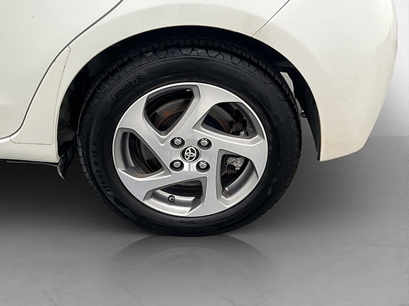 Toyota Yaris 28 of 30