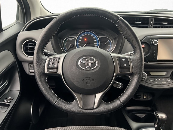 Toyota Yaris 12 of 30